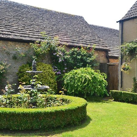 Rose Cottage Shipton Moyne Exterior photo